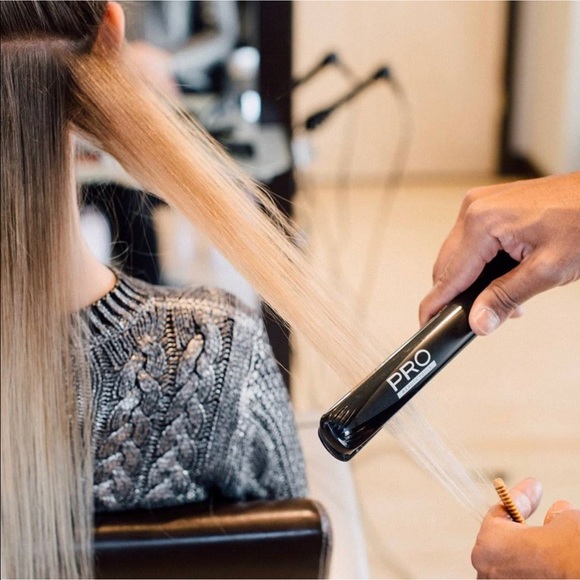 BRAND NEW PRO 1 INCH DIGITAL FLATIRON UP TO 450•F - Picture 6 of 8